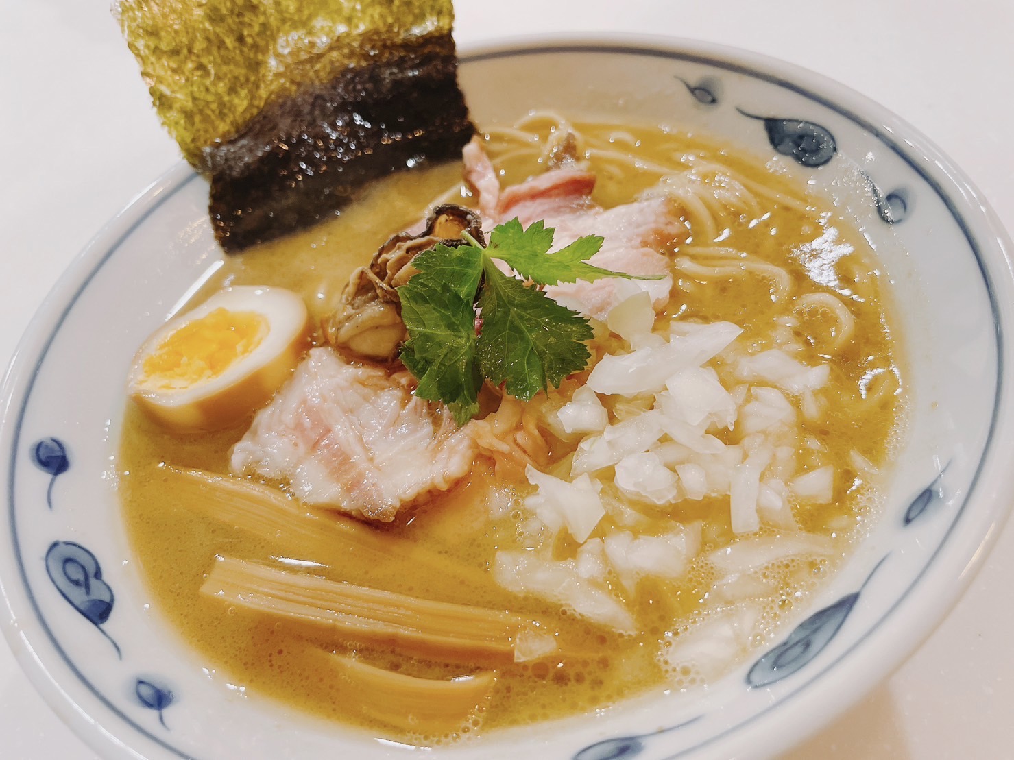 濃厚牡蠣白湯ラーメン